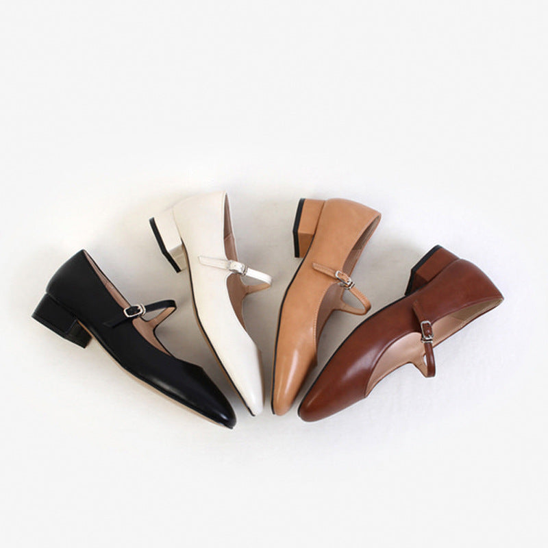 Flat-bottomed granny shoes nurse shoes